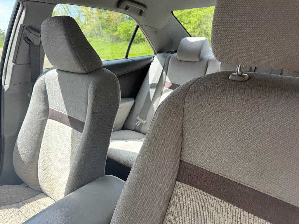 2014 Toyota Camry Image 17