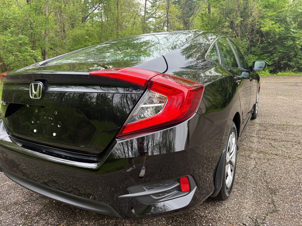 2017 Honda Civic Image 9