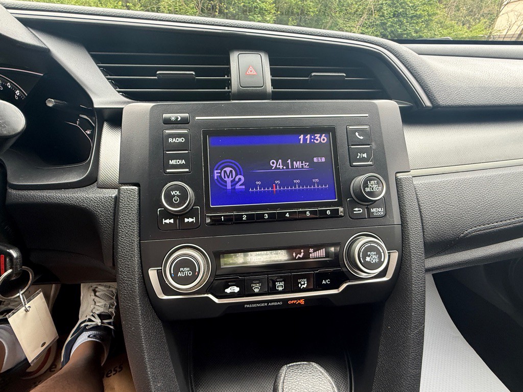 2017 Honda Civic Image 19