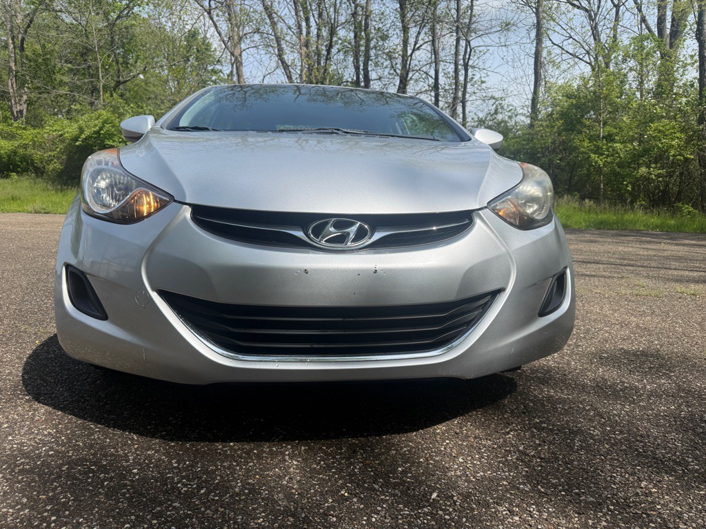 2011 Hyundai Elantra Image 2