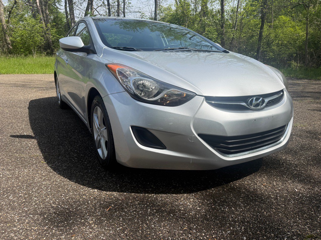 2011 Hyundai Elantra Image 3