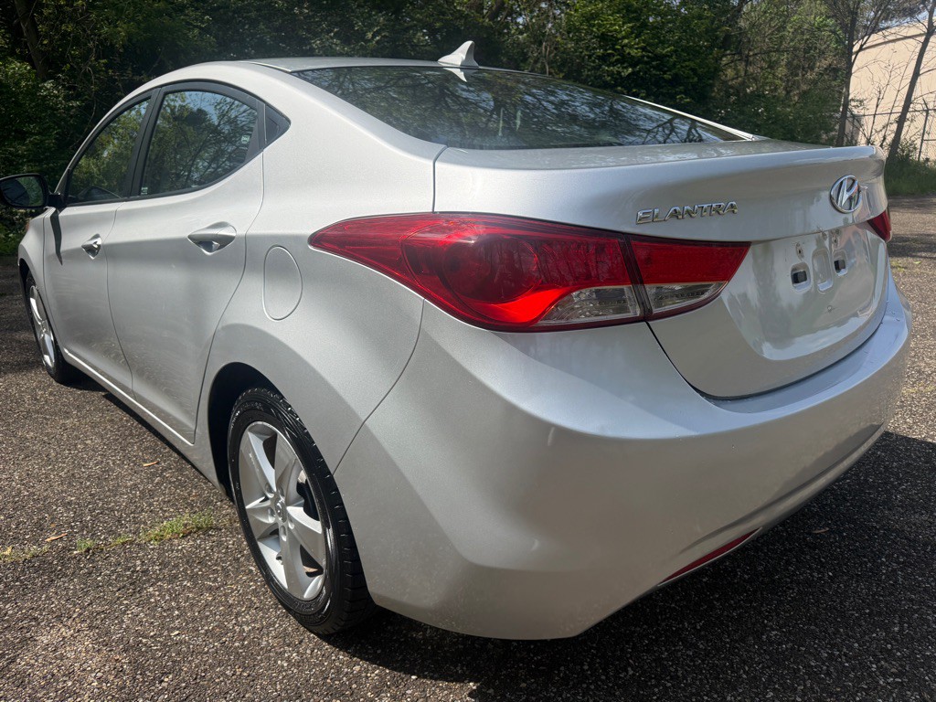 2011 Hyundai Elantra Image 6