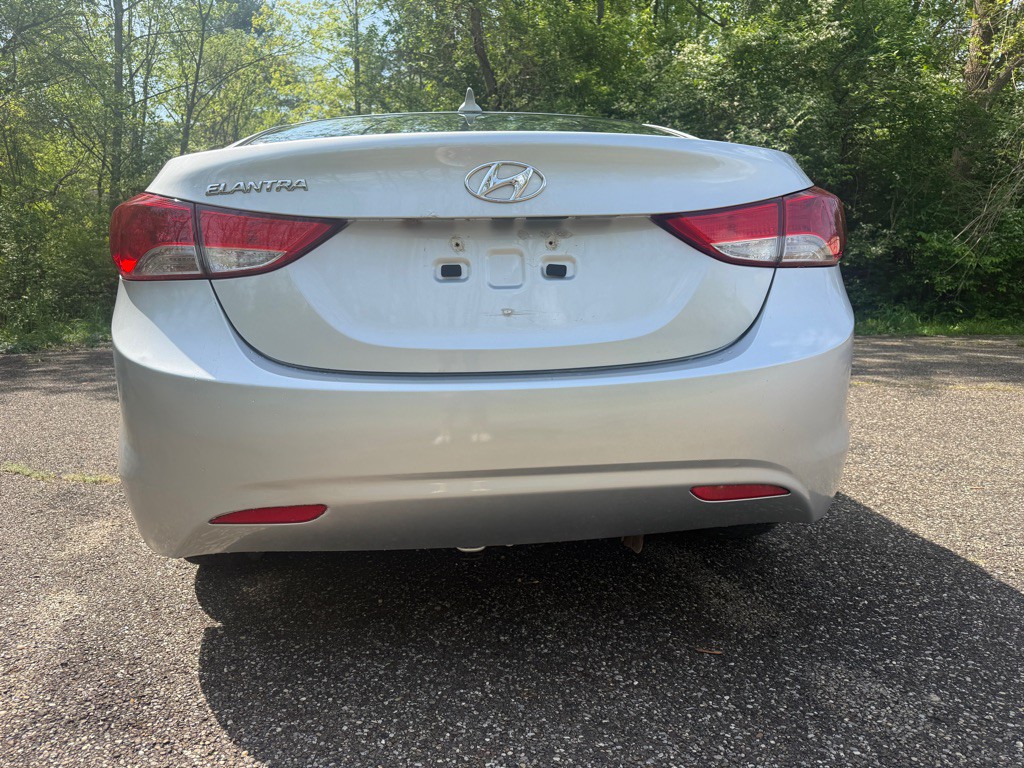 2011 Hyundai Elantra Image 7