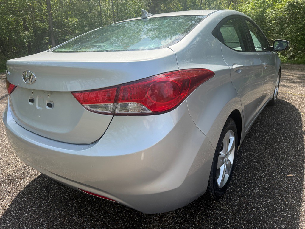 2011 Hyundai Elantra Image 9
