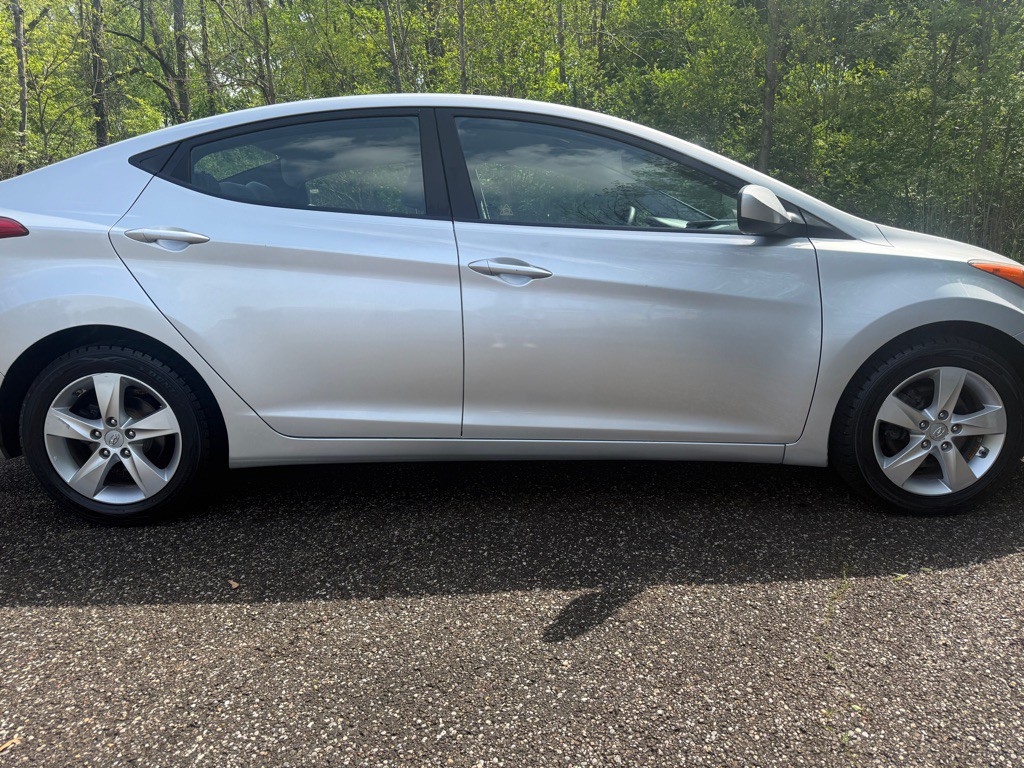 2011 Hyundai Elantra Image 10