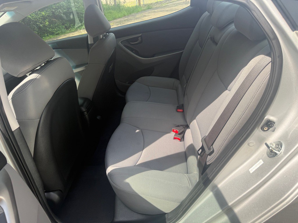 2011 Hyundai Elantra Image 15