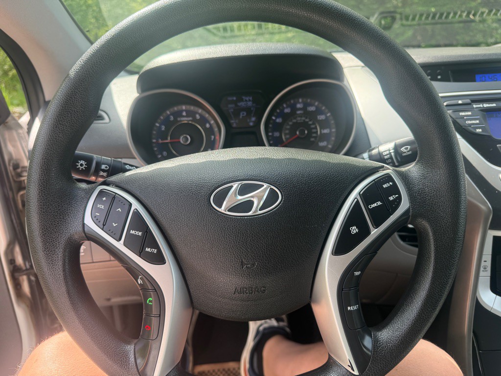 2011 Hyundai Elantra Image 16