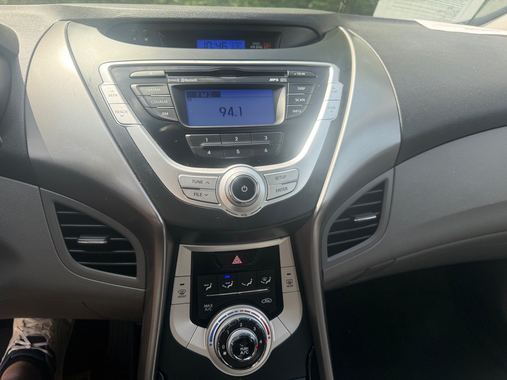 2011 Hyundai Elantra Image 17