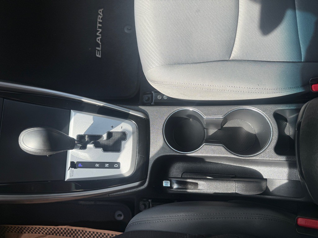 2011 Hyundai Elantra Image 18
