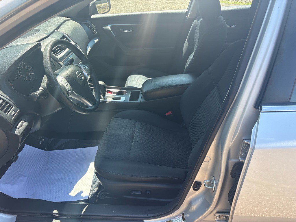 2017 Nissan Altima Image 14