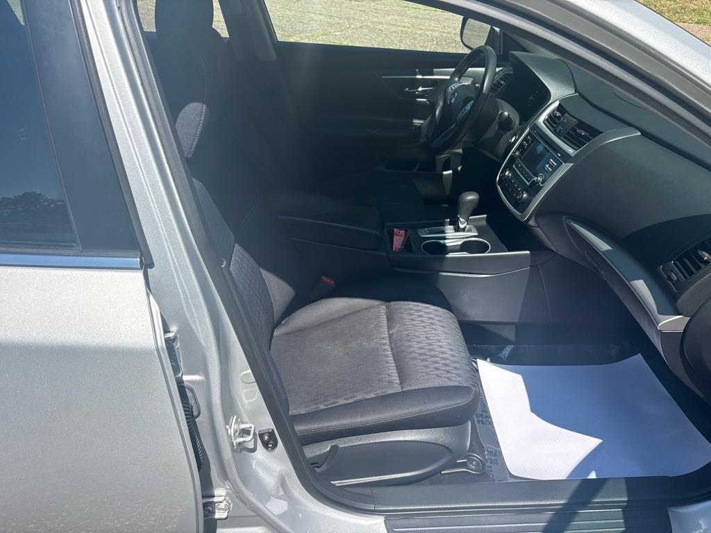 2017 Nissan Altima Image 19