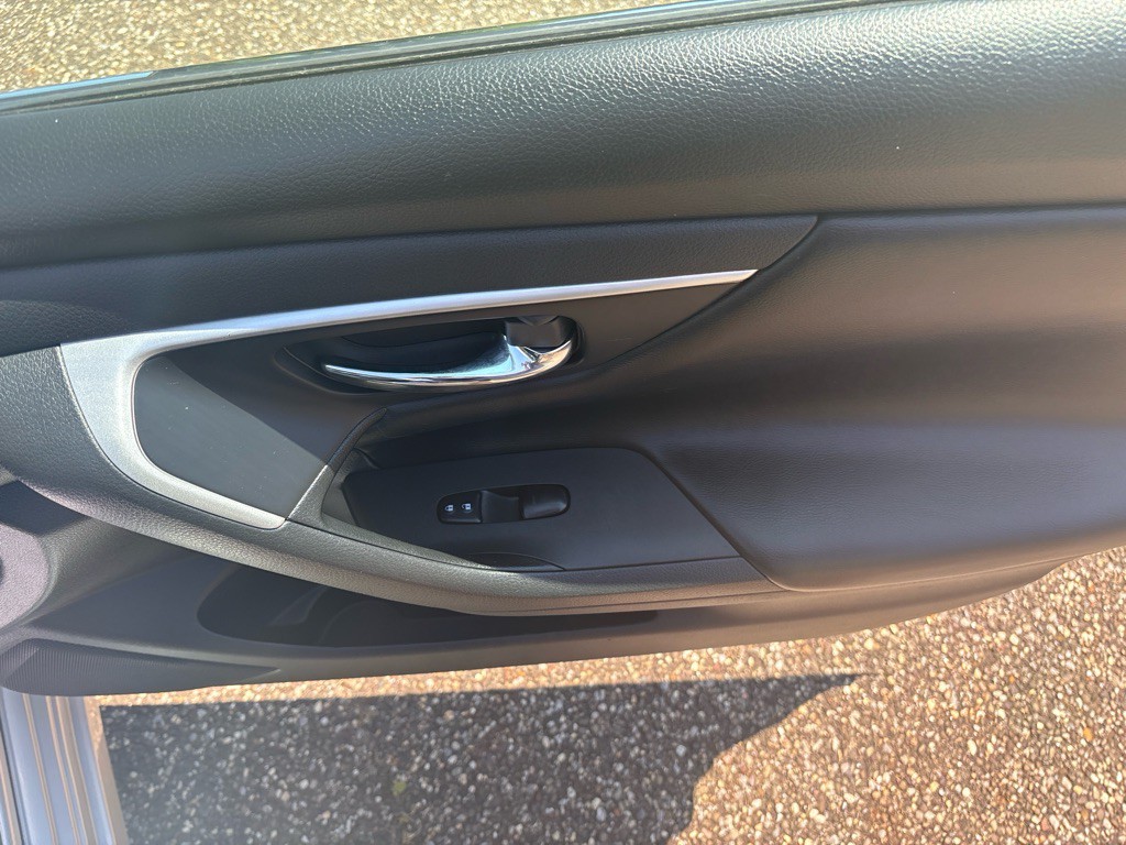 2017 Nissan Altima Image 20