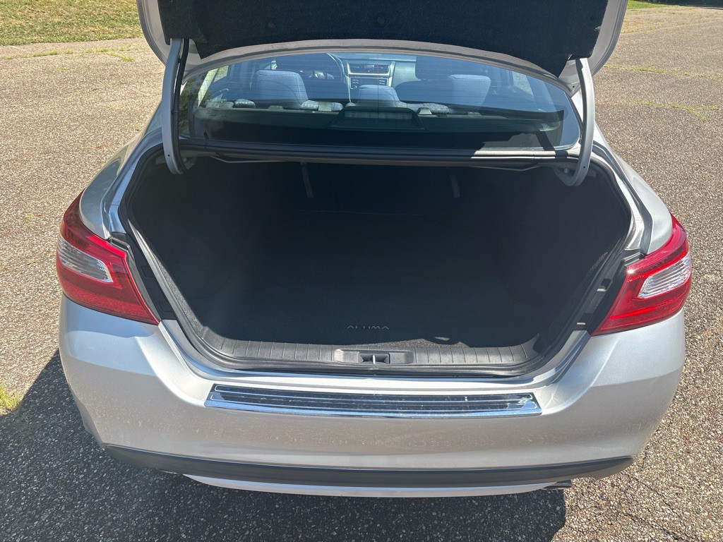 2017 Nissan Altima Image 21