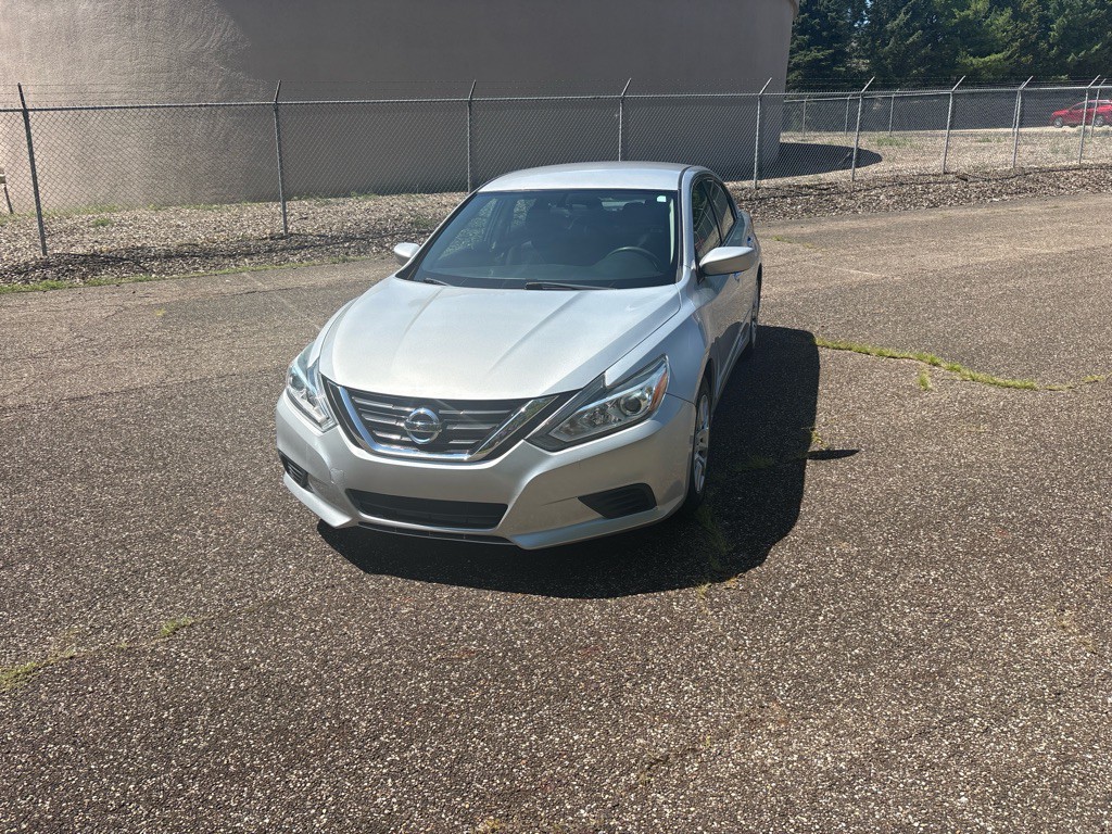 2017 Nissan Altima Image 2