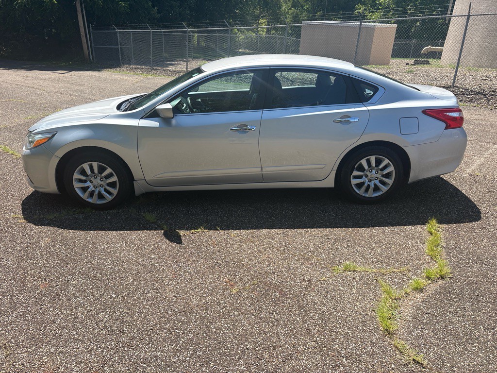 2017 Nissan Altima Image 3