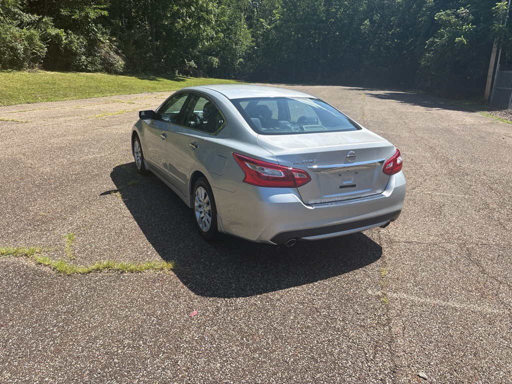 2017 Nissan Altima Image 4