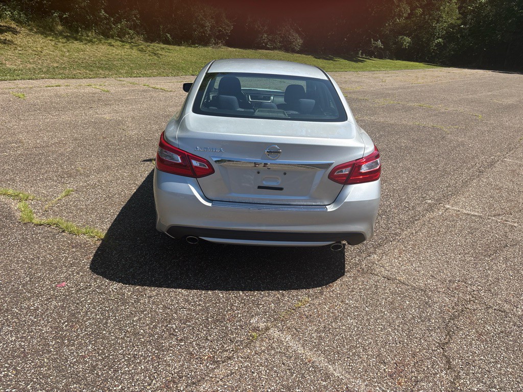 2017 Nissan Altima Image 5