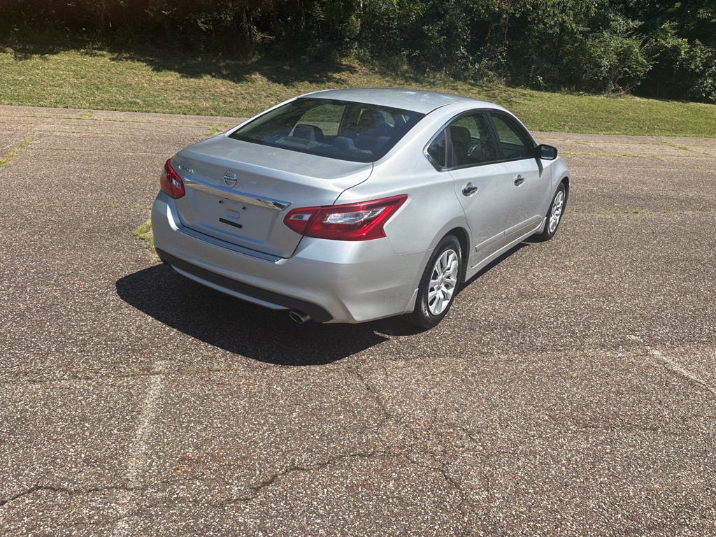 2017 Nissan Altima Image 6