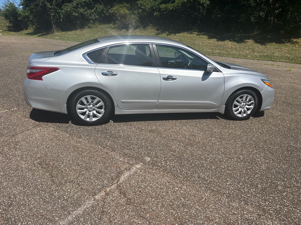 2017 Nissan Altima Image 7