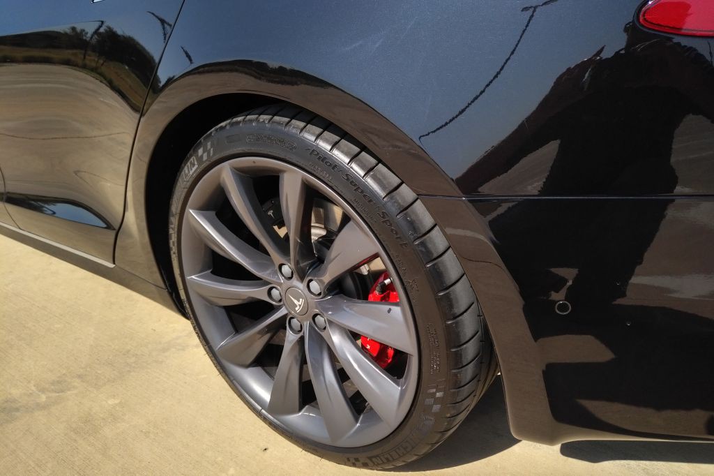 2016 Tesla Model S Image 15
