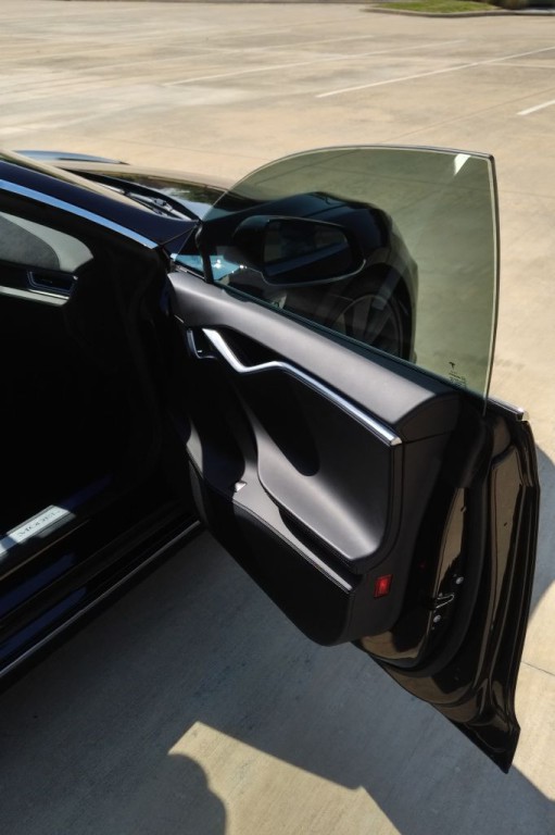 2016 Tesla Model S Image 22