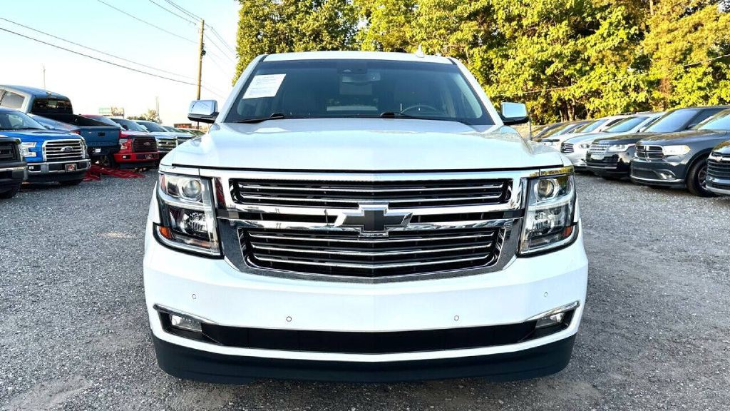2017 Chevrolet Suburban Image 3