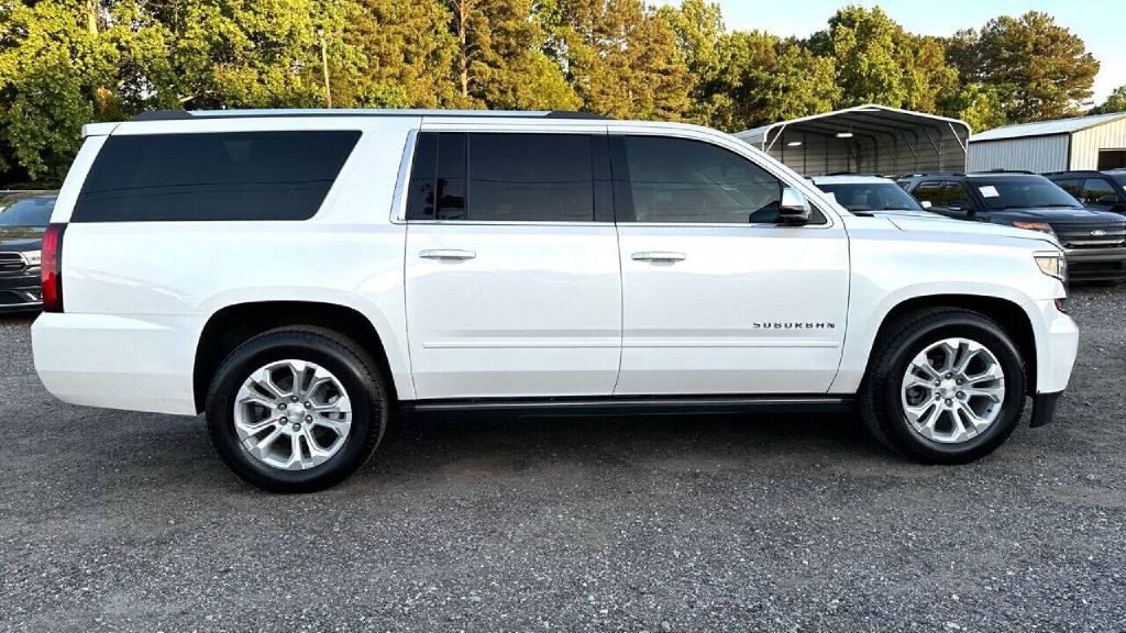 2017 Chevrolet Suburban Image 5
