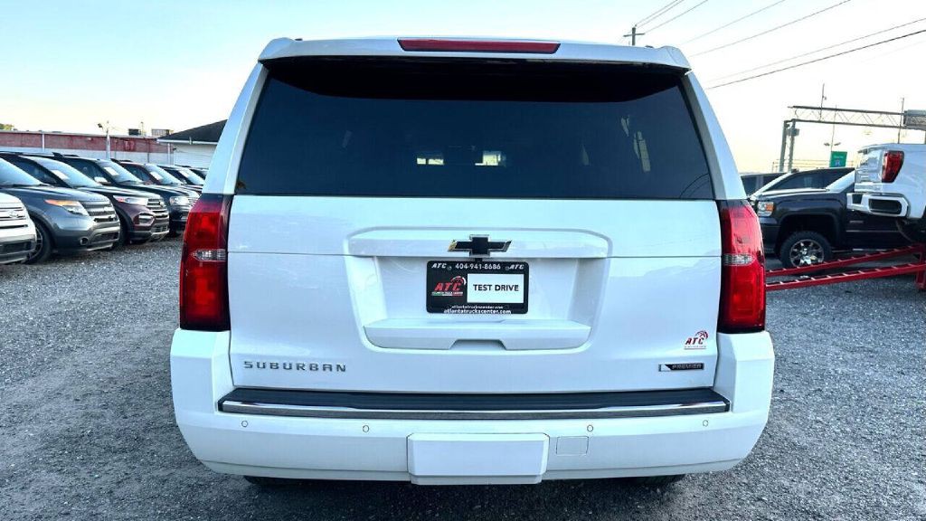 2017 Chevrolet Suburban Image 7