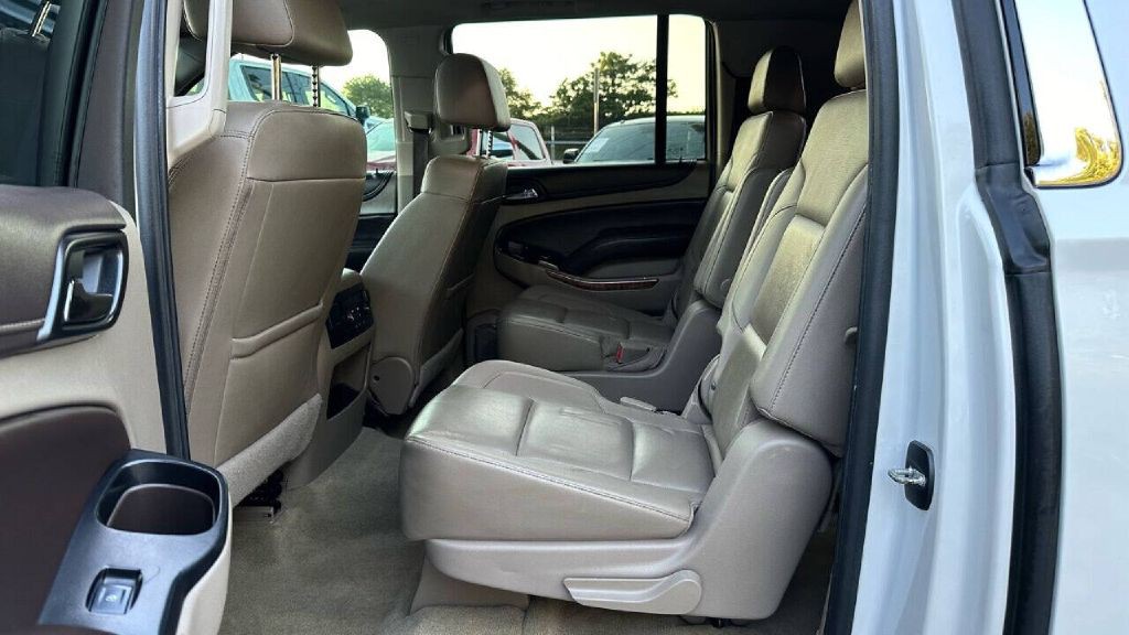 2017 Chevrolet Suburban Image 9