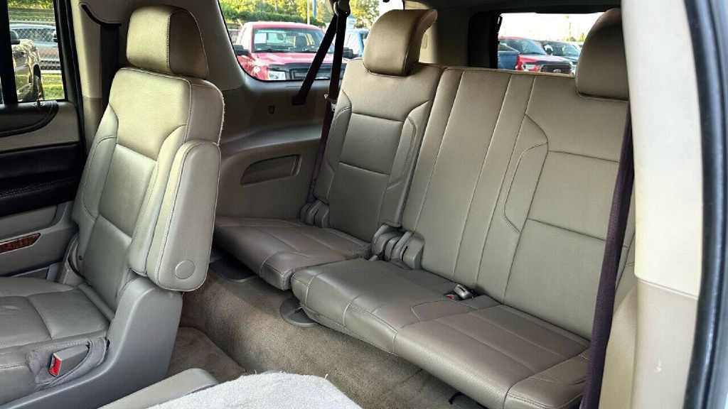 2017 Chevrolet Suburban Image 10