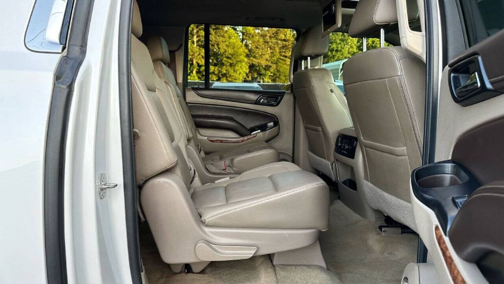 2017 Chevrolet Suburban Image 12