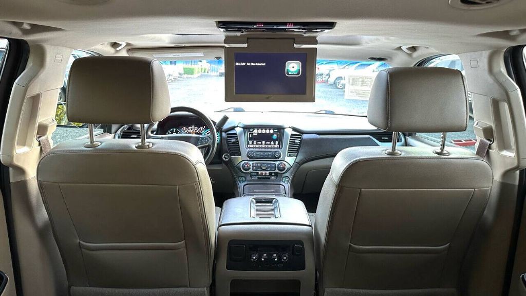 2017 Chevrolet Suburban Image 14