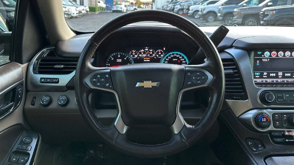 2017 Chevrolet Suburban Image 16