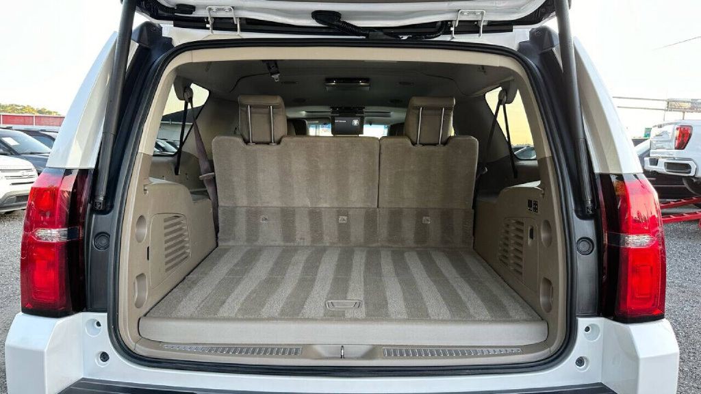 2017 Chevrolet Suburban Image 18