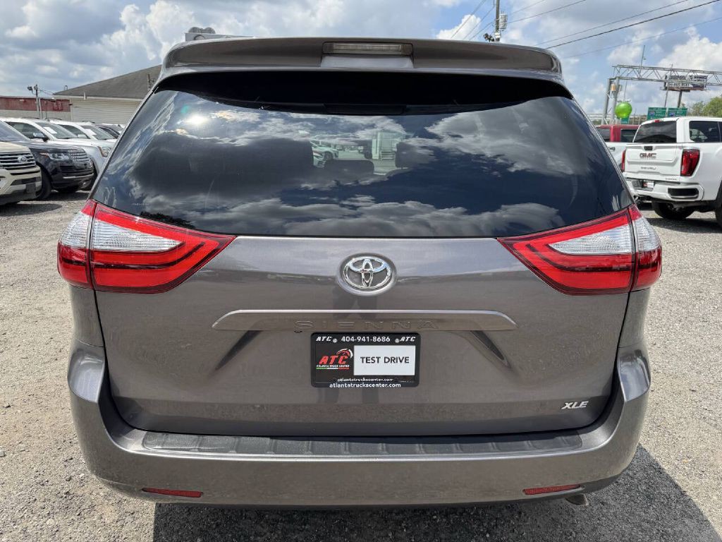 2015 Toyota Sienna Image 6