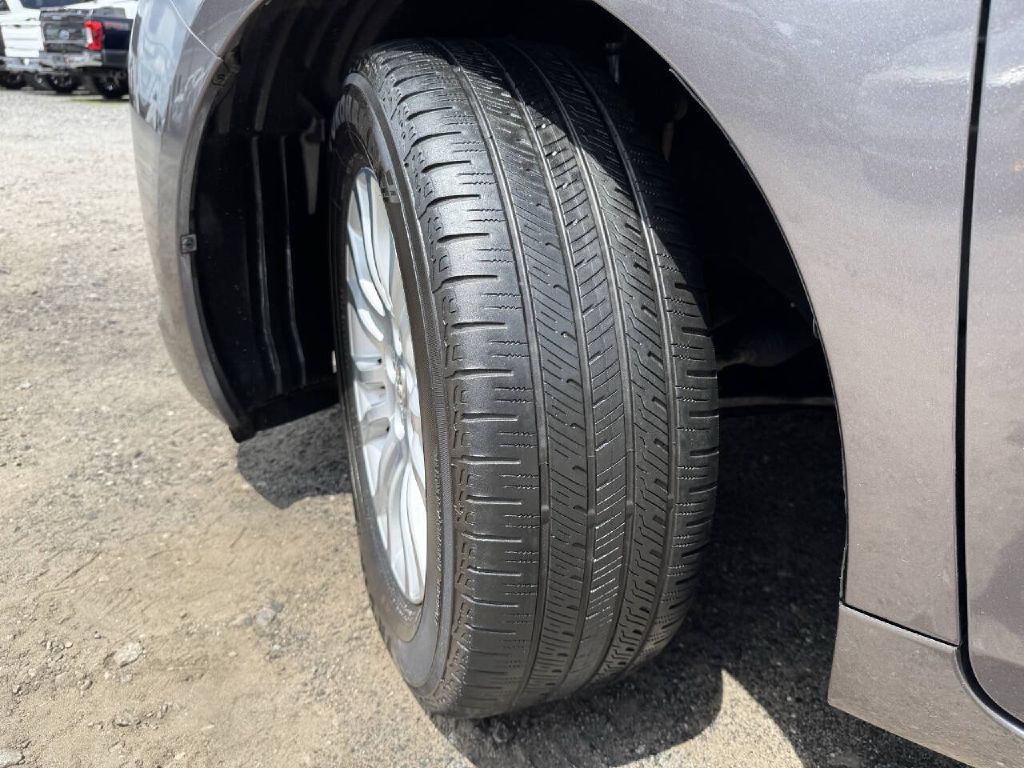 2015 Toyota Sienna Image 25