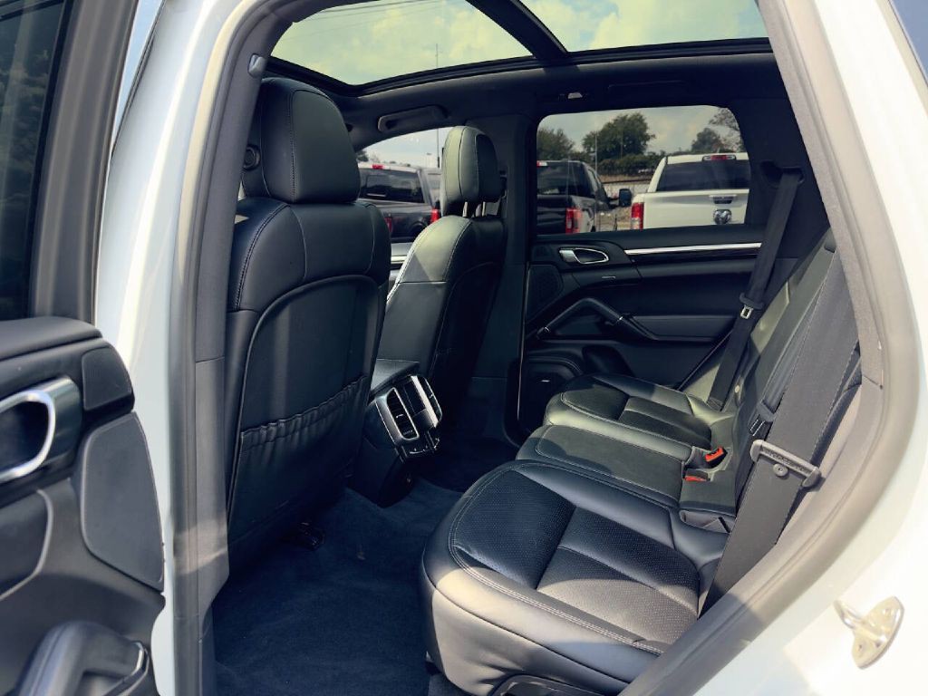 2017 Porsche Cayenne Image 11