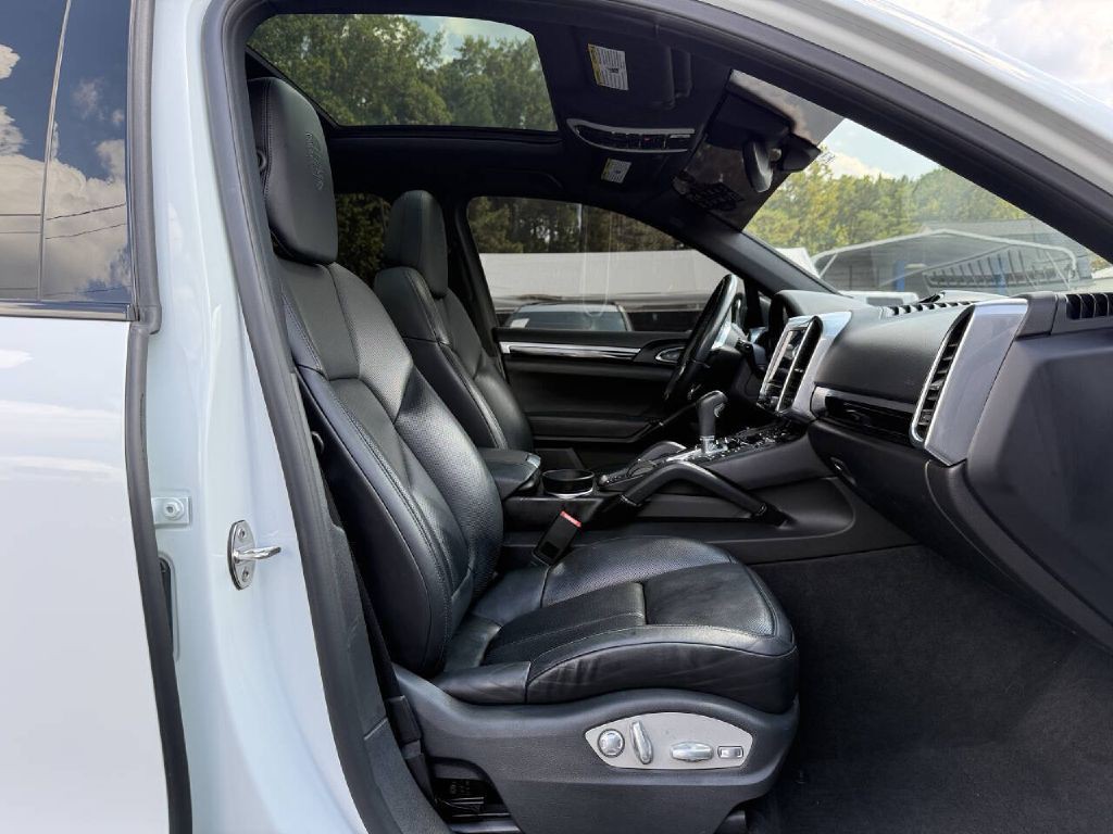 2017 Porsche Cayenne Image 12