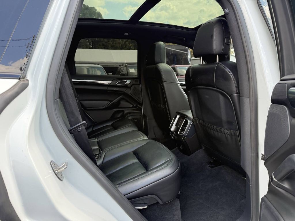 2017 Porsche Cayenne Image 13