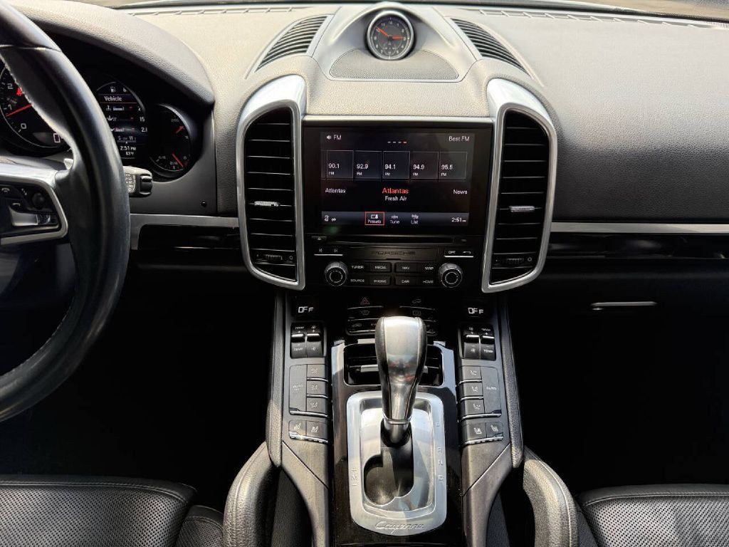 2017 Porsche Cayenne Image 16