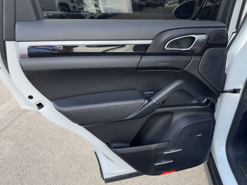 2017 Porsche Cayenne Image 21