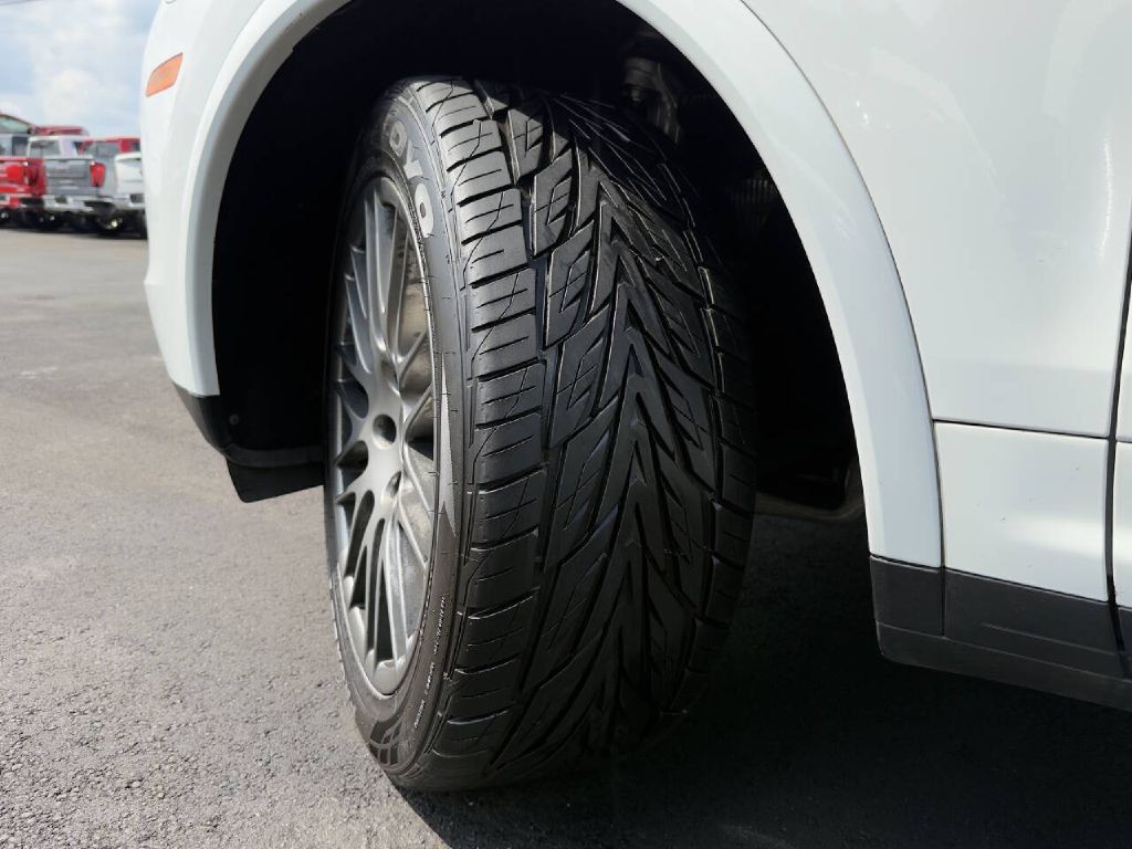 2017 Porsche Cayenne Image 24