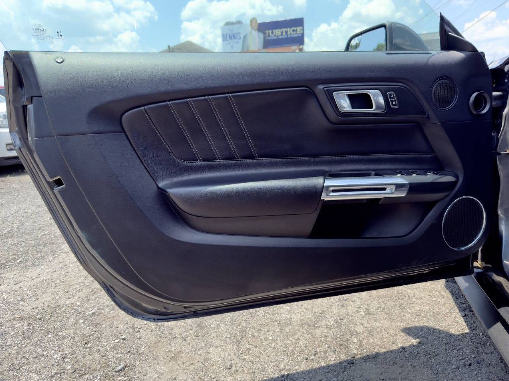 2020 Ford Mustang Image 25