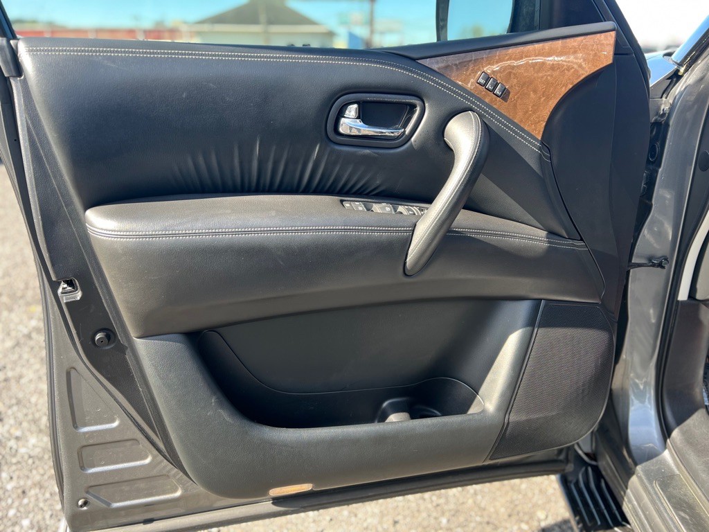 2016 INFINITI QX80 Image 8