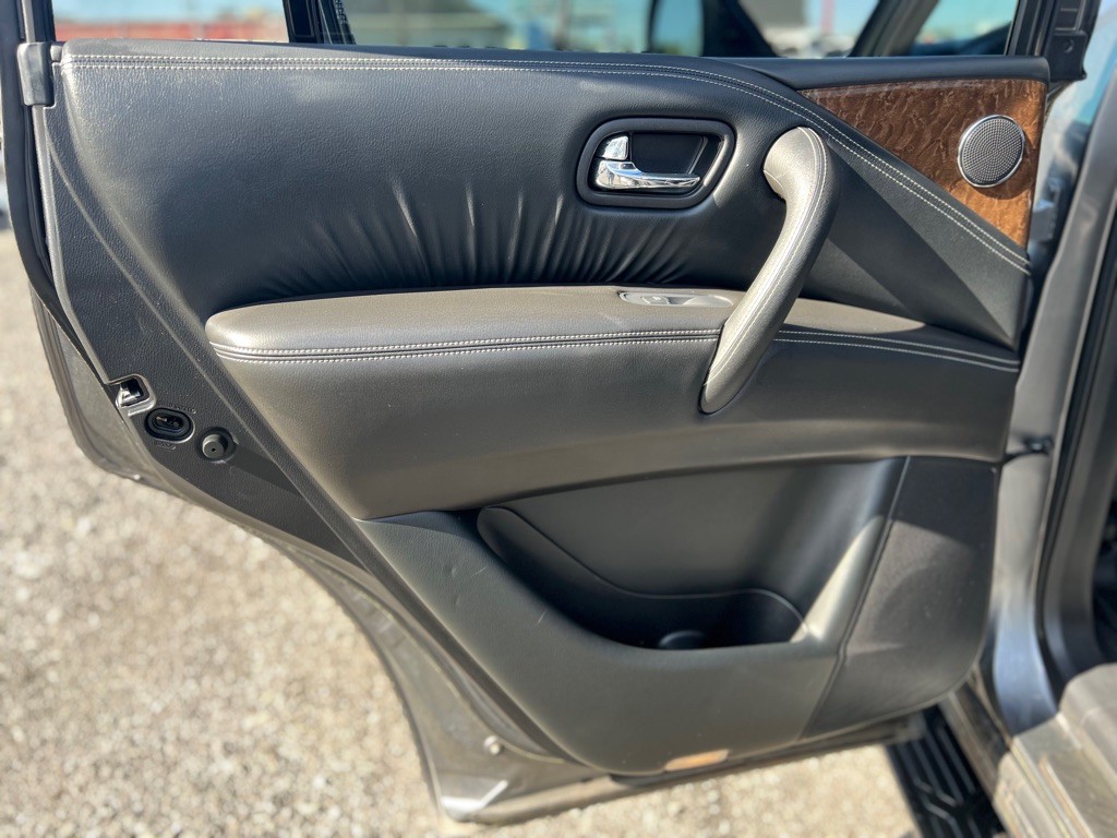 2016 INFINITI QX80 Image 10
