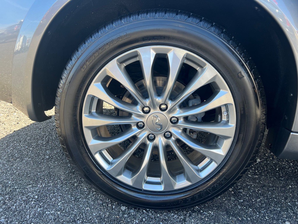2016 INFINITI QX80 Image 11
