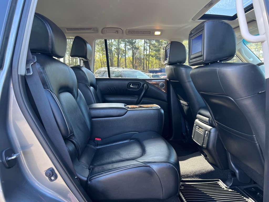 2016 INFINITI QX80 Image 12