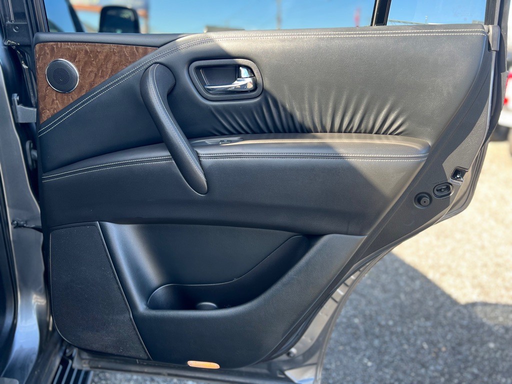 2016 INFINITI QX80 Image 13