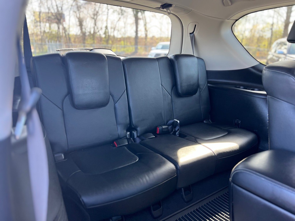 2016 INFINITI QX80 Image 17