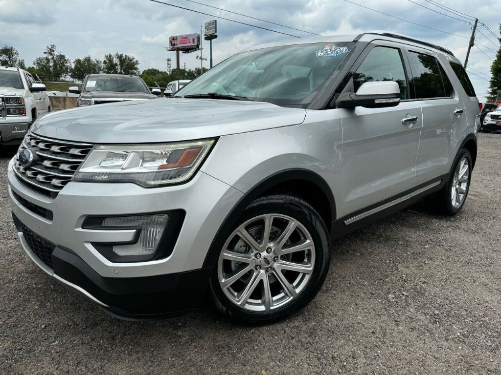 2017 Ford Explorer Image 2